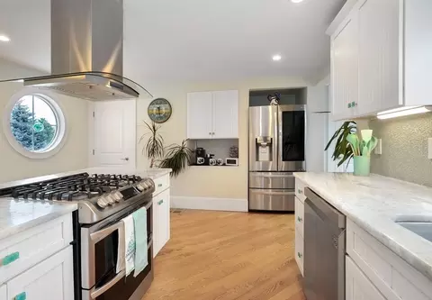 14 Lewis St, Hull, MA 02045 photo 9