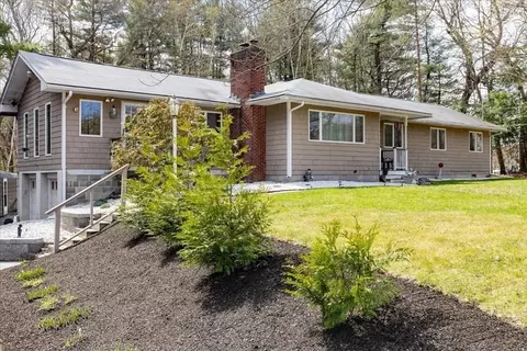 1083 Broadway Rd, Dracut, MA 01826