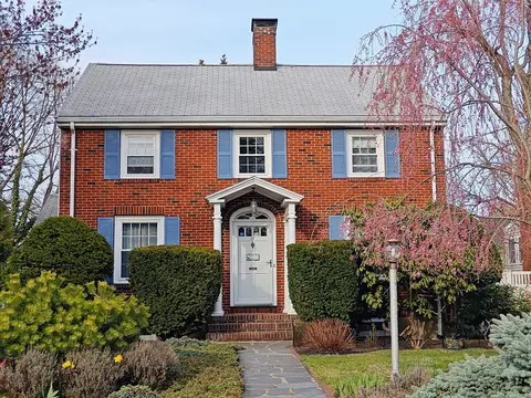 27 Coolidge Rd, Medford, MA 02155