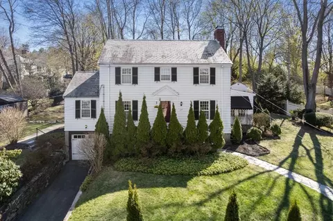 218 Reservoir Rd, Chestnut Hill, MA 02467