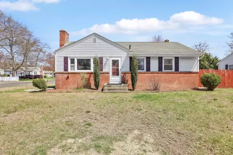 35 Dorothy Ave, Chicopee, MA 01020