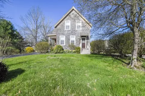 535 Harvard St, Whitman, MA 02382