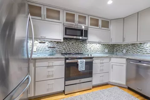 25 Phillips St #A, Boston, MA 02114