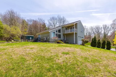 3 Rhonda Rheault Dr, Oxford, MA 01540