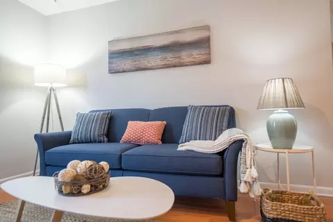 20 Westgate Rd #6, Chestnut Hill, MA 02467