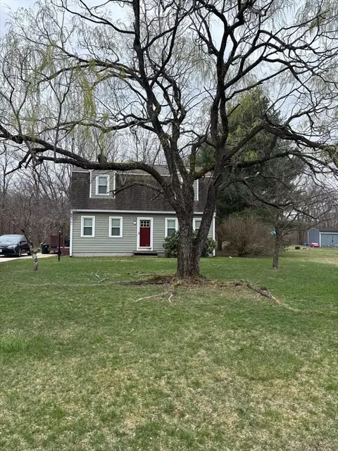 11 Rocco Dr, Blackstone, MA 01504