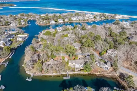 24 Spoondrift Way, Mashpee, MA 02649