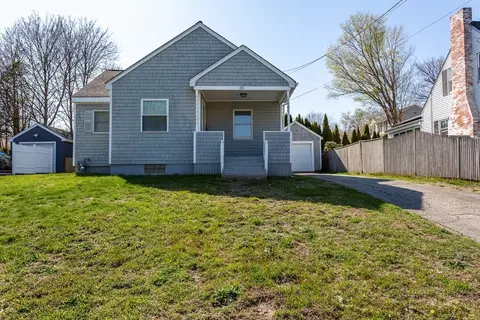 63 Willow Ave, Somerset, MA 02726