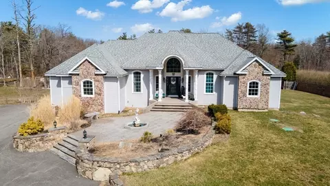 427 Yellow Hill Rd, Fall River, MA 02722