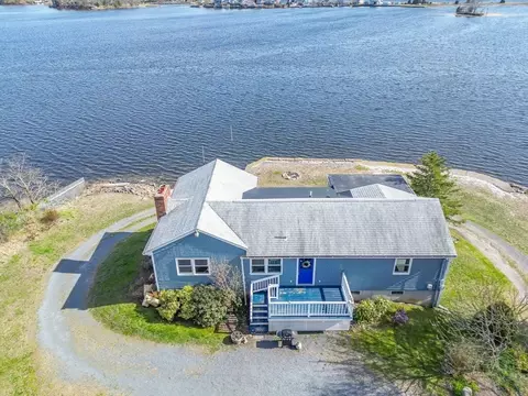 2 Mount Hope Ave, Swansea, MA 02777