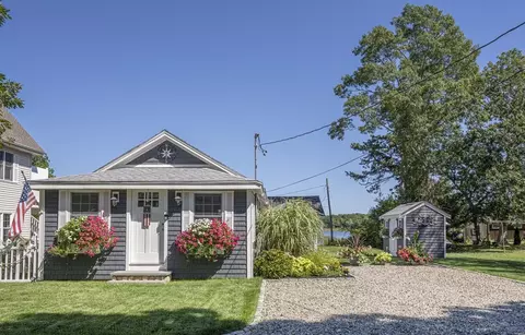 28 Osborne Ave, Wareham, MA 02576