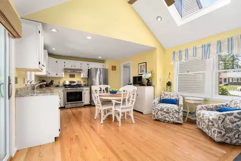 Kitchen - 9 Davis Rd, Hudson, MA 01749 photo 1 of 5
