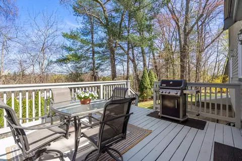 Exterior - 9 Davis Rd, Hudson, MA 01749 photo 4 of 8