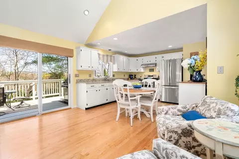 Kitchen - 9 Davis Rd, Hudson, MA 01749 photo 2 of 5