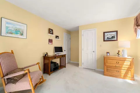 Bedroom - 9 Davis Rd, Hudson, MA 01749 photo 1 of 6