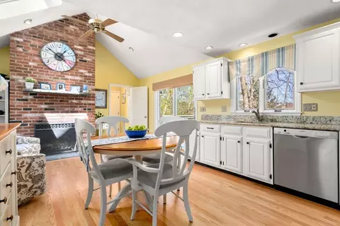 Kitchen - 9 Davis Rd, Hudson, MA 01749 photo 3 of 5