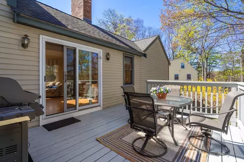 Exterior - 9 Davis Rd, Hudson, MA 01749 photo 5 of 8
