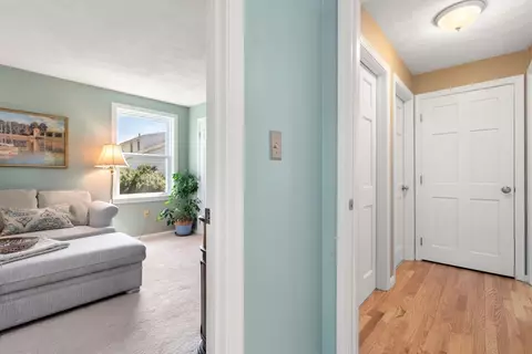 Entry Way - 9 Davis Rd, Hudson, MA 01749 photo 2 of 3
