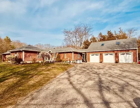 83 Peck St, Rehoboth, MA 02769