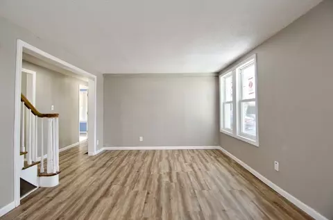 Living - 511 Parker St, Springfield, MA 01129 photo 5 of 9