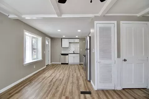 Entry Way - 511 Parker St, Springfield, MA 01129 photo 1 of 3