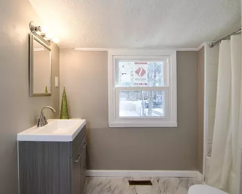 Bath - 511 Parker St, Springfield, MA 01129 photo 2 of 2