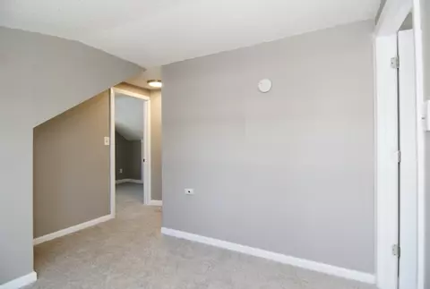 Entry Way - 511 Parker St, Springfield, MA 01129 photo 2 of 3