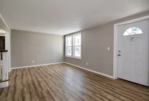 Living - 511 Parker St, Springfield, MA 01129 photo 8 of 9