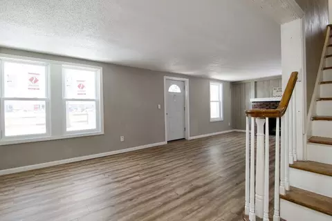 Living - 511 Parker St, Springfield, MA 01129 photo 4 of 9