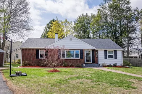 4 Westview Dr, Norwood, MA 02062