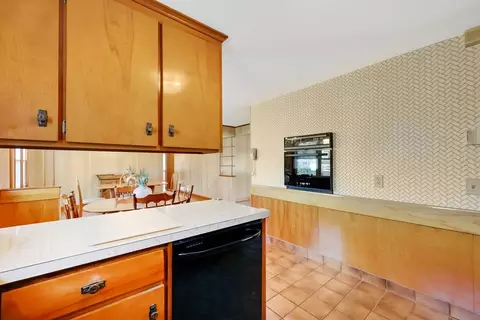 1037 Parker St, Springfield, MA 01129 photo 16