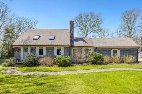 1 Walton Rd, Harwich, MA 02645
