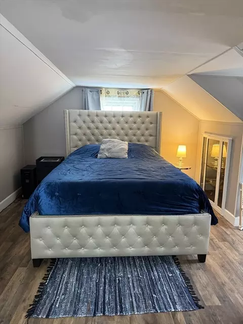 Bedroom - 87 Weaver Rd, Springfield, MA 01107 photo 2 of 5