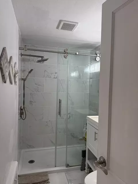 Bath - 87 Weaver Rd, Springfield, MA 01107 photo 1 of 2
