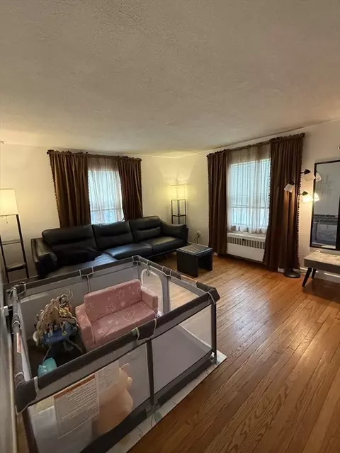 Living - 87 Weaver Rd, Springfield, MA 01107 photo 2 of 2