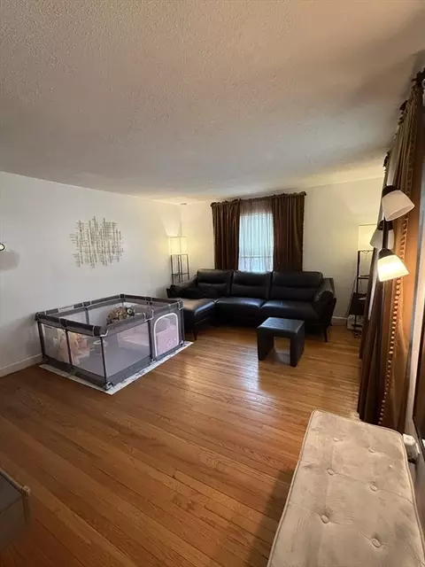 Living - 87 Weaver Rd, Springfield, MA 01107 photo 1 of 2