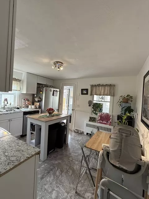 87 Weaver Rd, Springfield, MA 01107