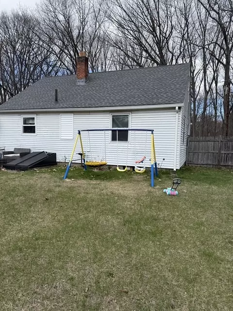Exterior - 87 Weaver Rd, Springfield, MA 01107 photo 4 of 7