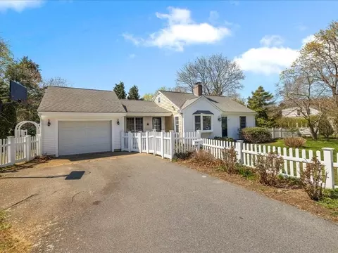 6 Riverside Dr, Kingston, MA 02364