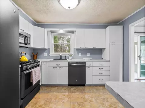 13 Independence Ln, Millis, MA 02054 photo 10