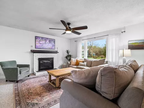 13 Independence Ln, Millis, MA 02054 photo 3