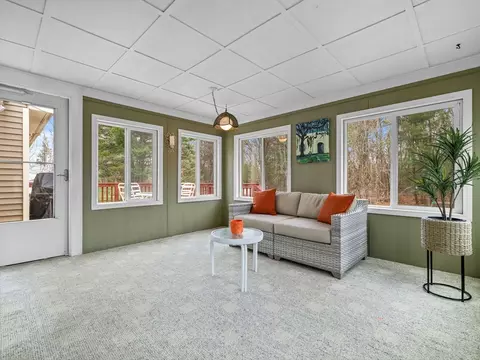 13 Independence Ln, Millis, MA 02054 photo 8