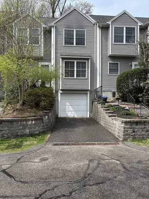 16 Edgemoor Cir #16, Wellesley, MA 02482