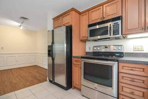400 Brookside Dr #G, Andover, MA 01810