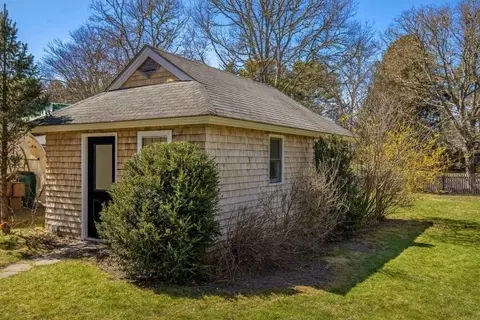 Exterior - 39 Onset Ave, Buzzards Bay, MA 02532 photo 6 of 7