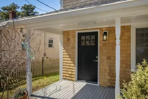 Exterior - 39 Onset Ave, Buzzards Bay, MA 02532 photo 2 of 7