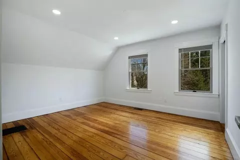 Bedroom - 39 Onset Ave, Buzzards Bay, MA 02532 photo 2 of 5