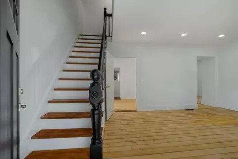 Entry Way - 39 Onset Ave, Buzzards Bay, MA 02532 photo 1 of 2