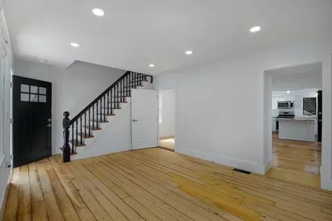 Living - 39 Onset Ave, Buzzards Bay, MA 02532 photo 1 of 2