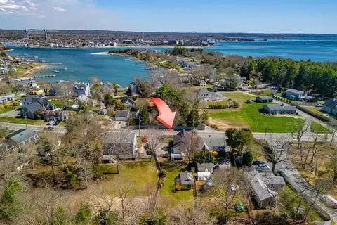 39 Onset Ave, Buzzards Bay, MA 02532